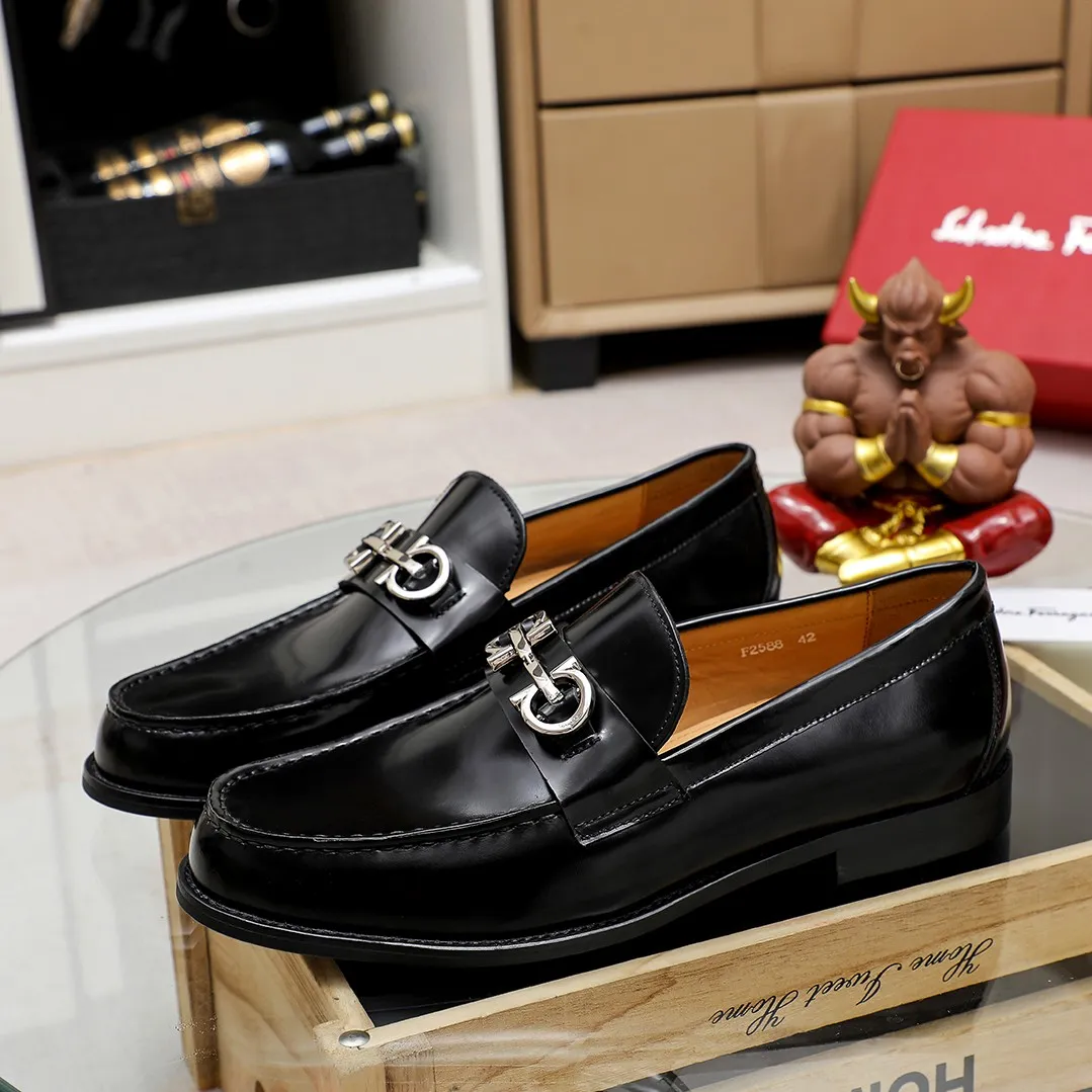 Men's shoes 💰420 🔥Ferragamo's new men's casual slip-on shoes🇨🇳Official website original 1:1 mold, original quality💯Fine workmanship, high-end luxury☘The upper is made of imported Italian first-layer cowhide🌴Luxurious water dyeing🐂Leather lining🍓Rubber wear-resistant and non-slip outsole, breathable and comfortable to wear🍍The first choice for high-taste men, color optional! Code number 38-45